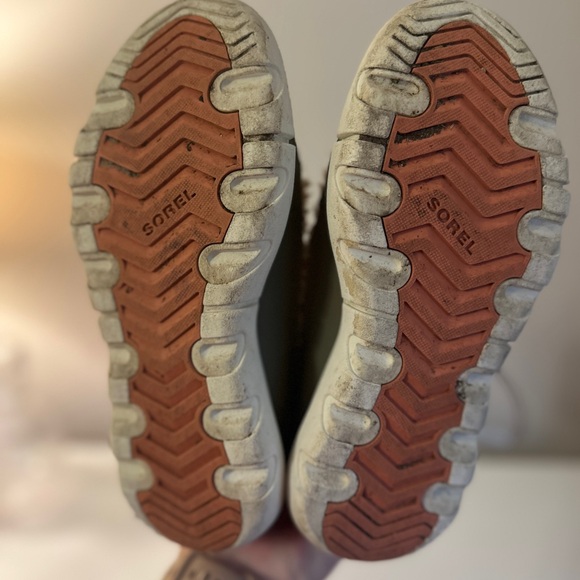 Girls Sorel Explorer Boots - Picture 6 of 8